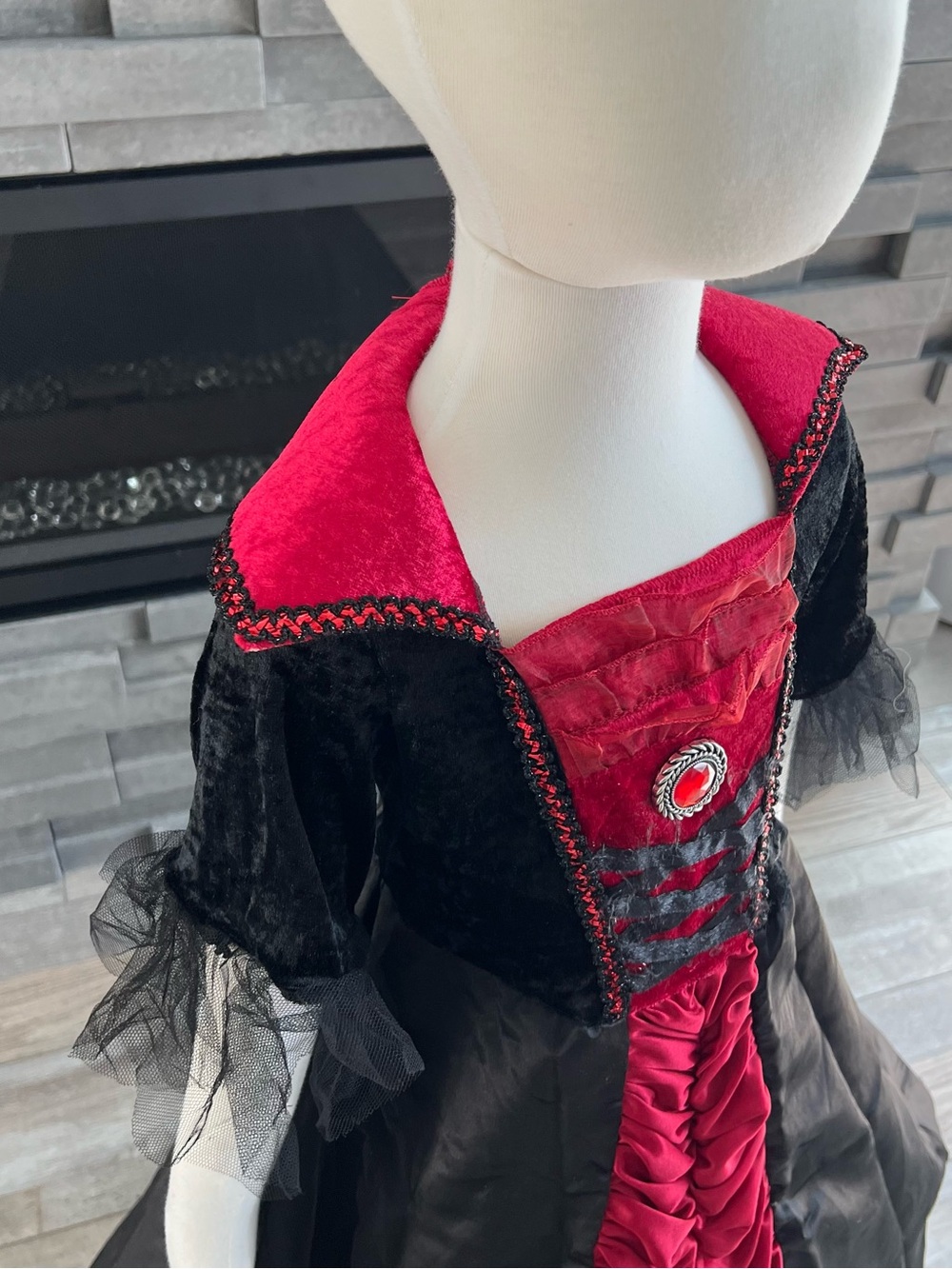 Spirit Halloween Victorian Vampiress Child Costume Size Small 4-6 - Picture 7 of 15